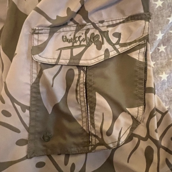 Quiksilver board shorts 10” inseam Hawaiian floral print - khaki green/tan - Picture 8 of 10